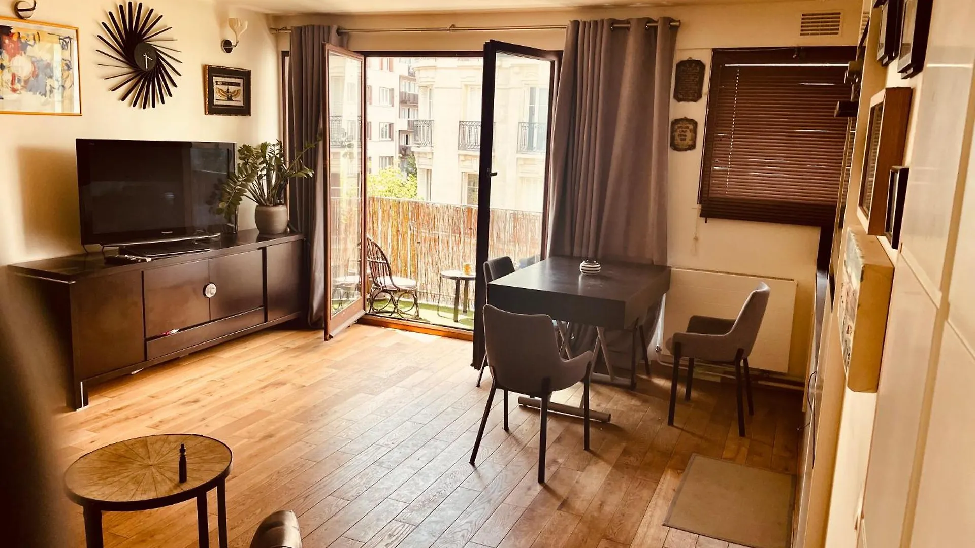 Jolie 2 Pieces Avec Balcon 15 Eme Paris